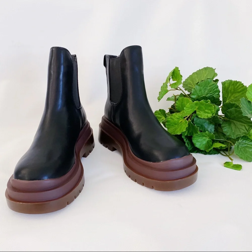 Urban Outfitters | UO Betty Treaded Chelsea Boot Lug Sole Black Brown Combat New - Picture 4 of 16